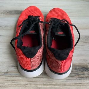 Nike Women’s lightweight tennis shoes